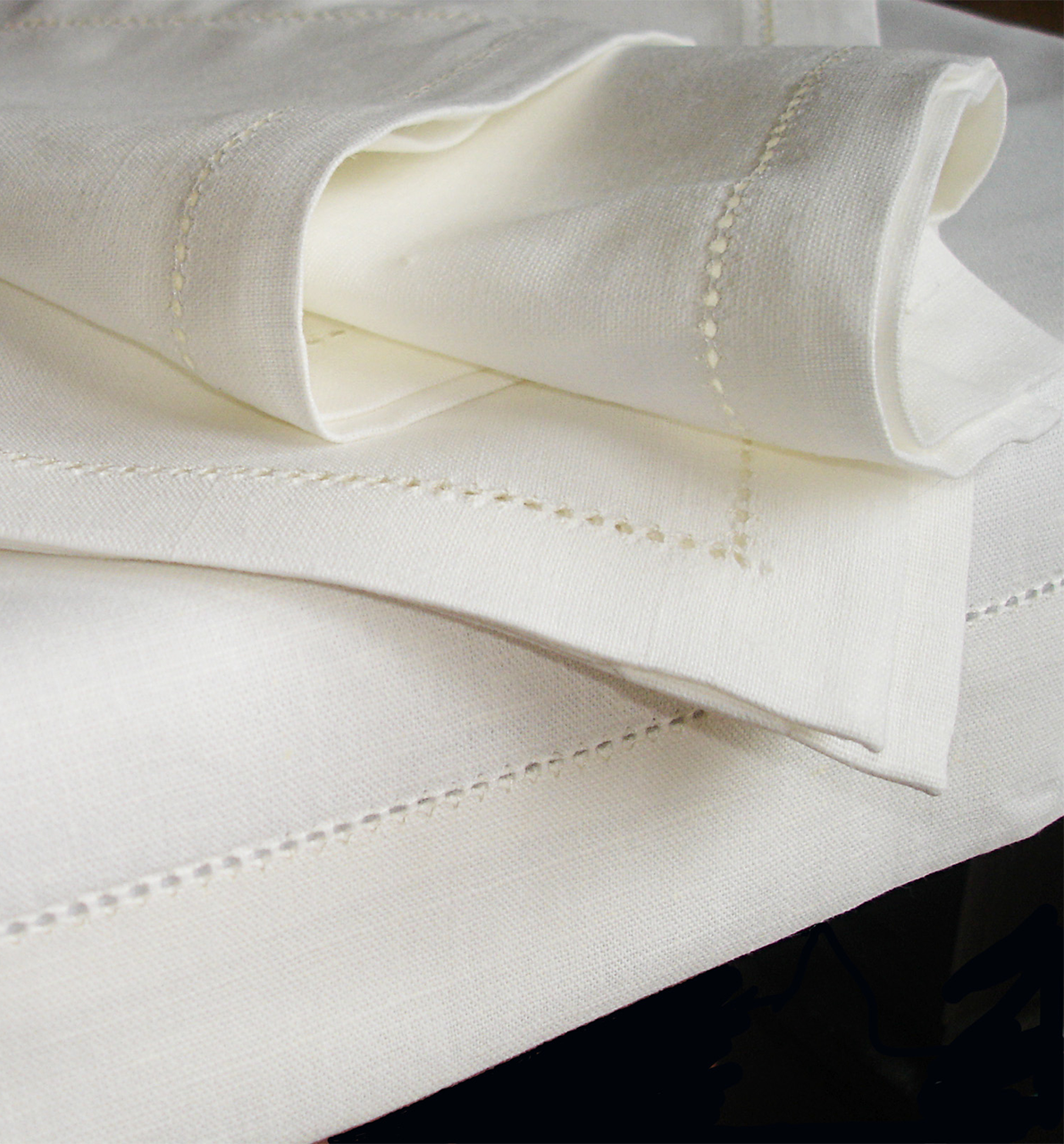 Leinen-Tischdecke mit feinem Hohlsaum Libusch Leinen-Tischdecke mit feinem Hohlsaum Libusch